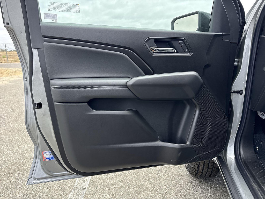 New 2026 GMC Canyon Elevation w/ LPO, Black Badging Package RWD image 17