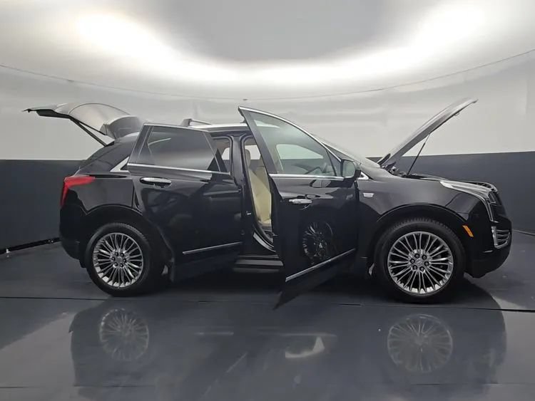 Used 2017 Cadillac XT5 Premium Luxury FWD image 24