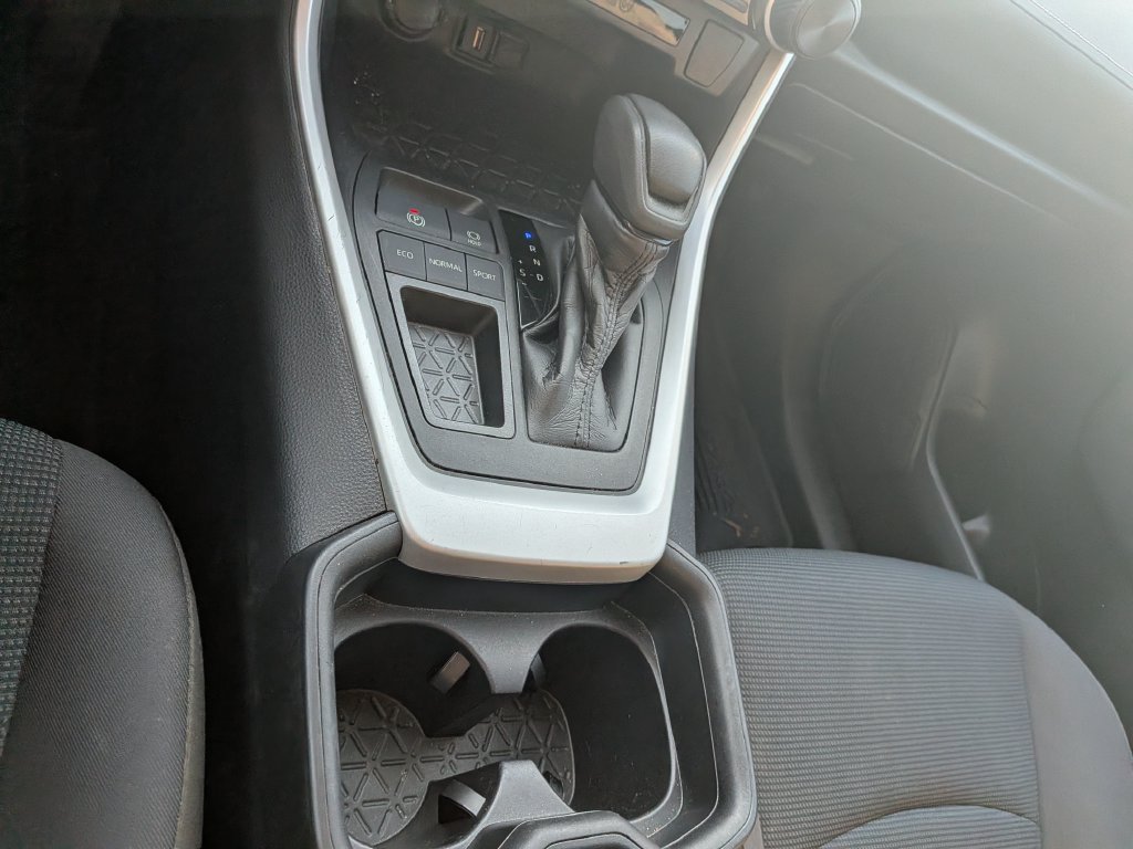 Used 2021 Toyota RAV4 LE FWD image 20