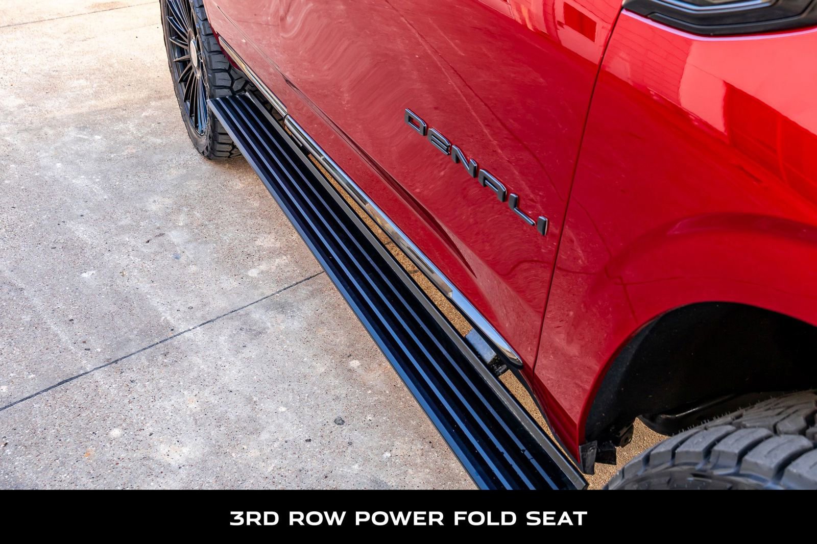 Used 2025 GMC Yukon Denali Ultimate image 13