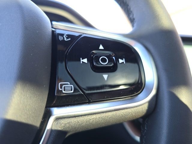 Certified 2023 Volvo XC60 B5 Plus w/ Climate Package image 32