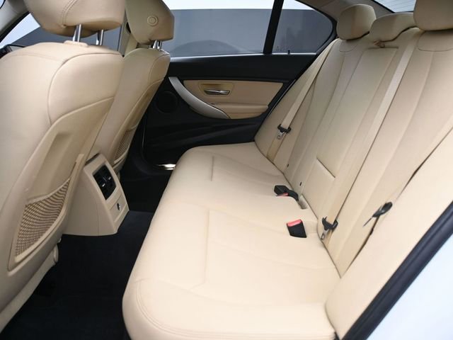 Used 2018 BMW 320i Sedan RWD image 11