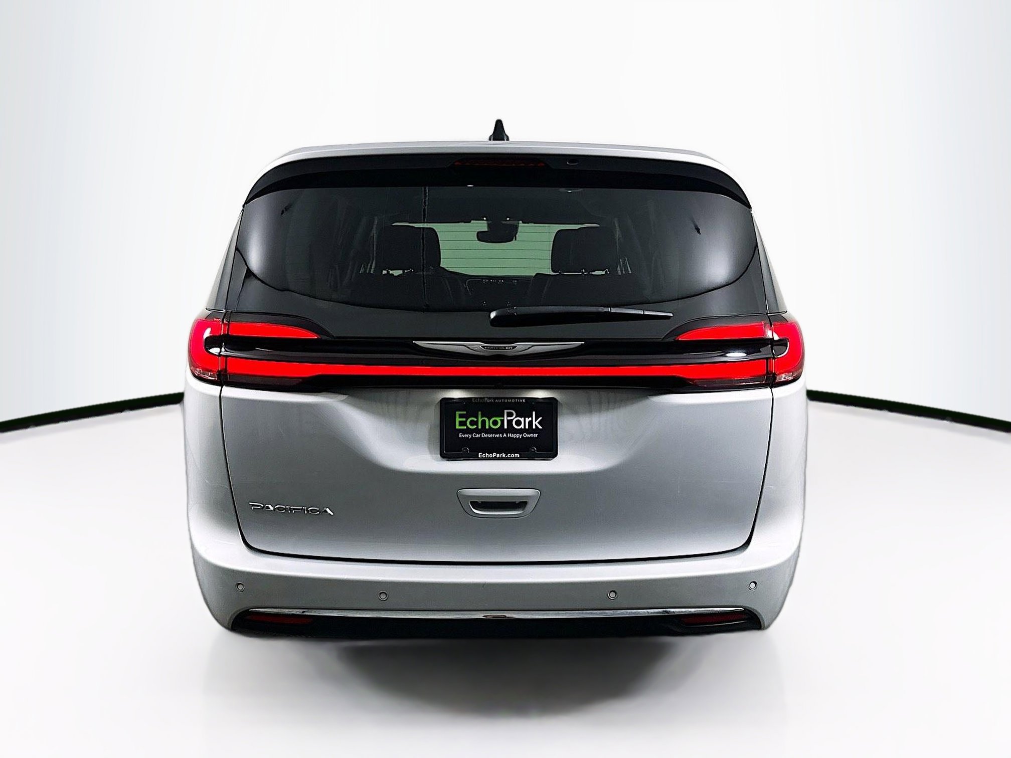 Used 2024 Chrysler Pacifica Touring-L image 7