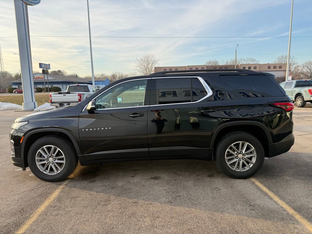 Used 2023 Chevrolet Traverse LT w/ Rear Camera Mirror Package image 34