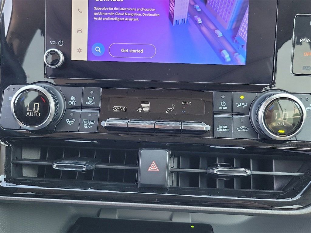 Used 2024 Toyota Highlander XLE image 12