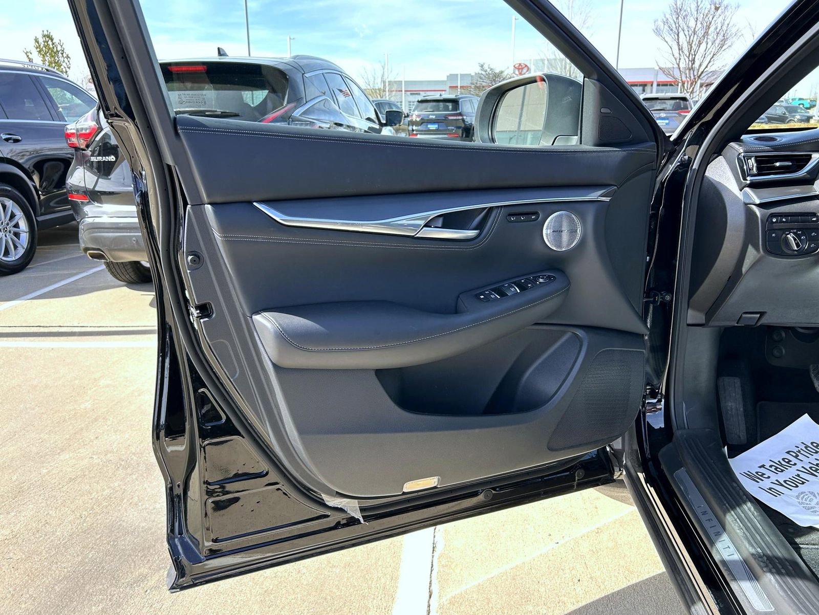 Used 2025 INFINITI QX55 Essential w/ Accent Package image 9