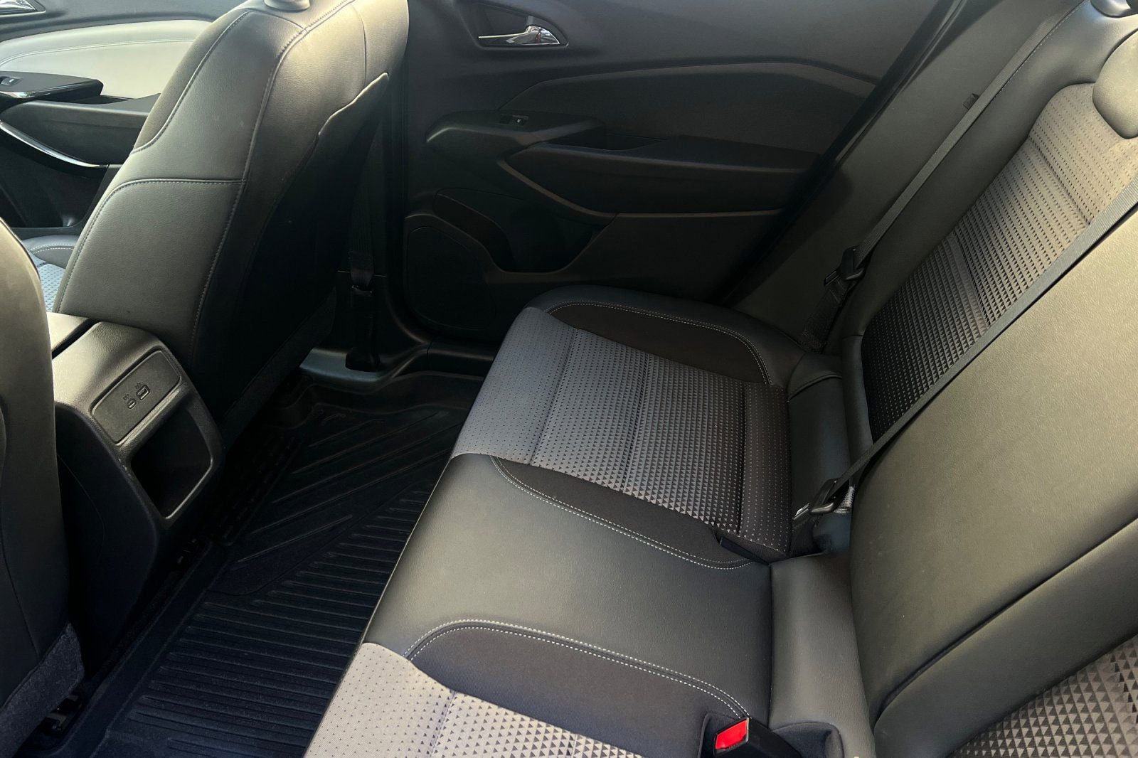 Used 2024 Chevrolet Trax LT w/ LT Convenience Package image 15