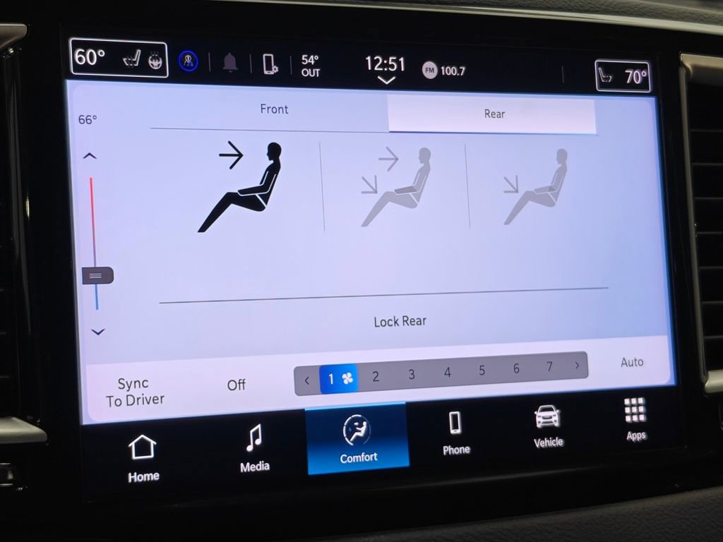 Used 2024 Chrysler Pacifica Touring-L image 40