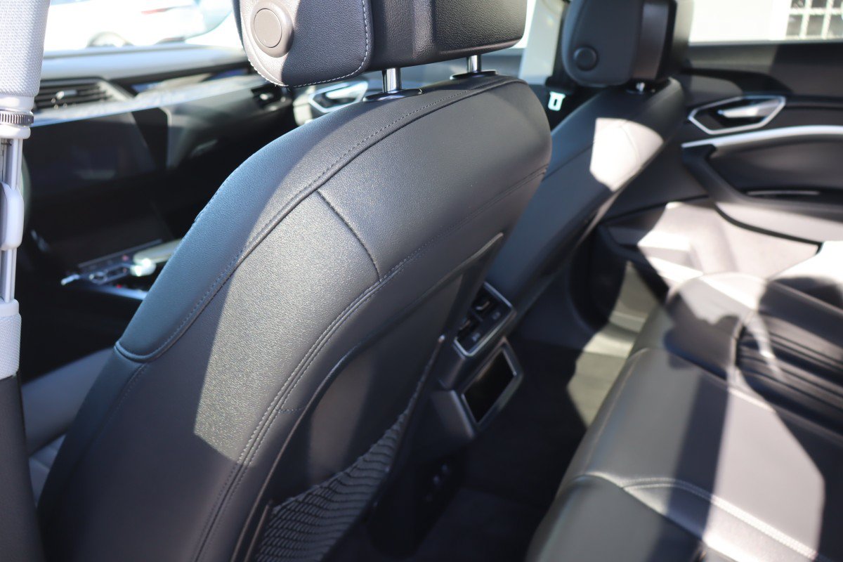 Used 2021 Audi e-tron Premium w/ Convenience Plus Package AWD/4WD image 29