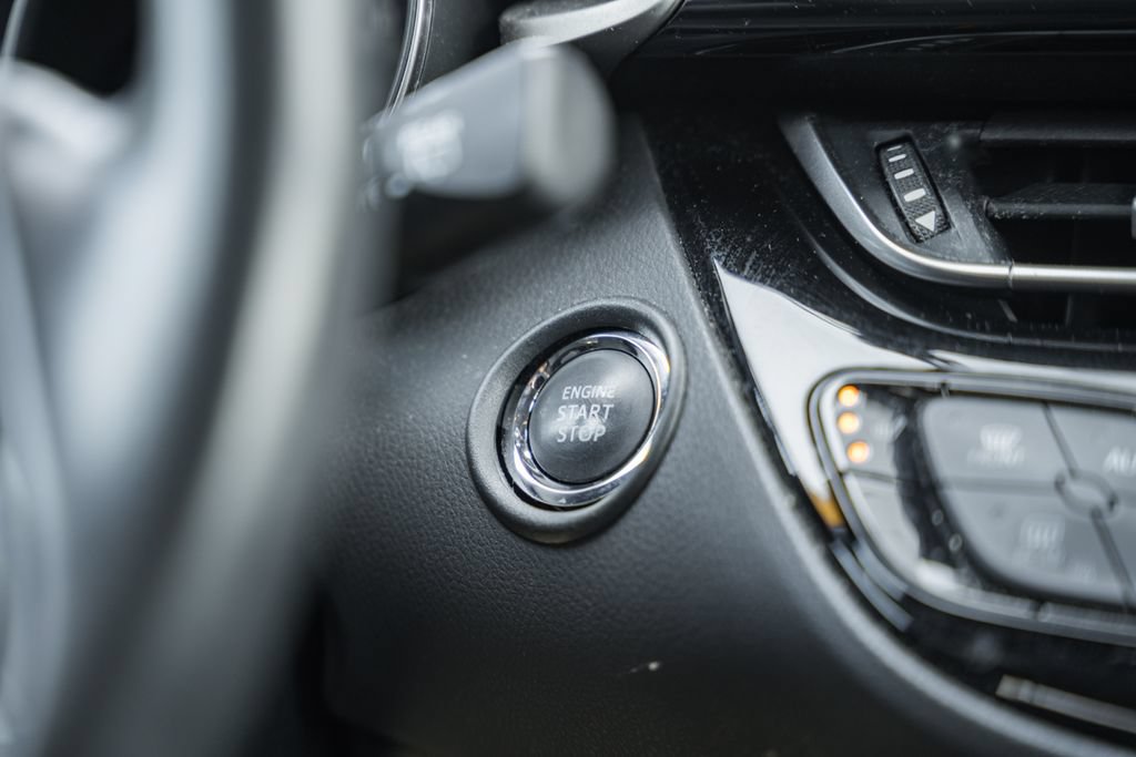 Used 2019 Toyota C-HR Limited FWD image 27