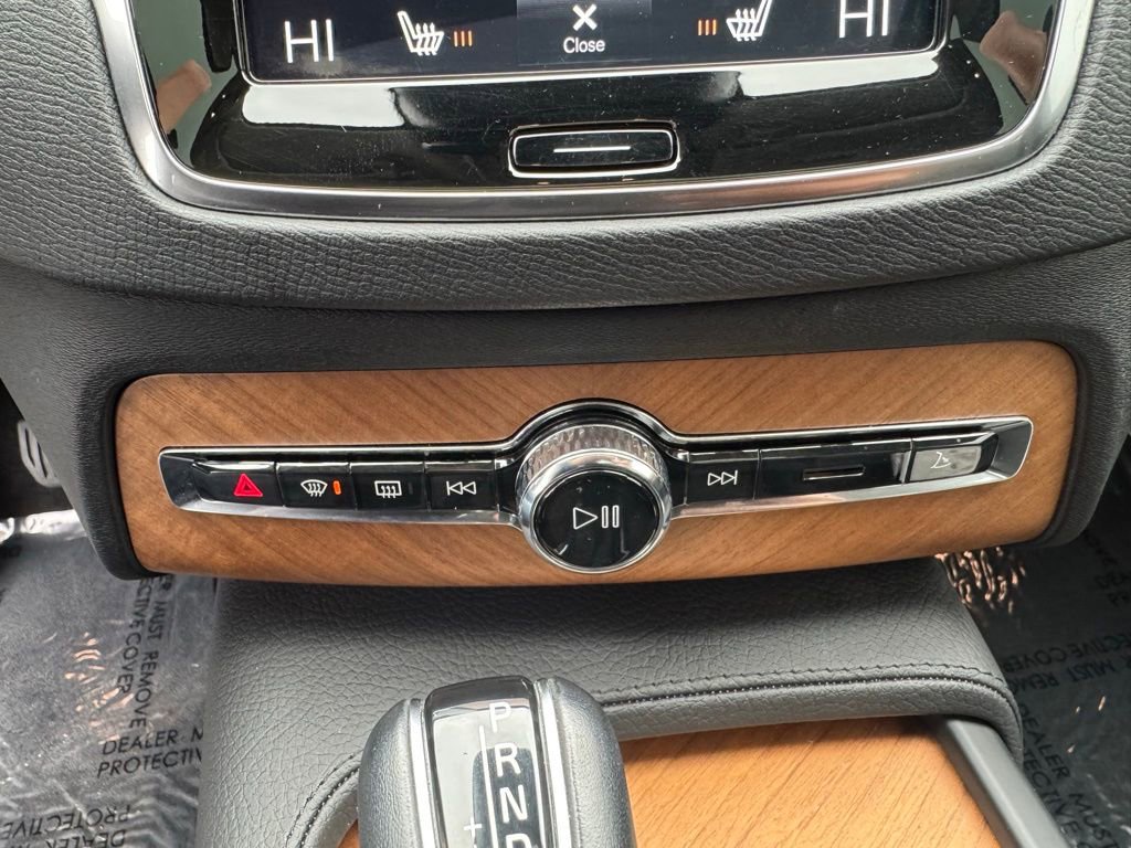 Used 2022 Volvo XC90 T6 Momentum w/ Advanced Package image 25