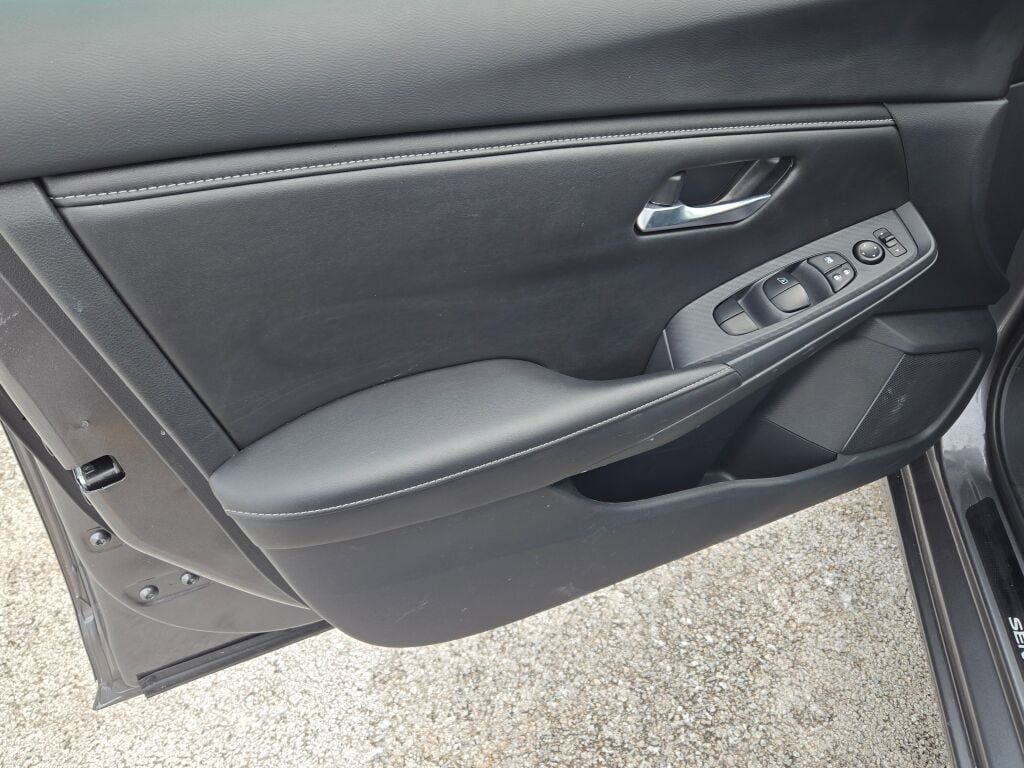 Used 2025 Nissan Sentra SV FWD image 16