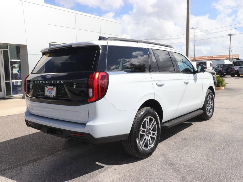 New 2026 Ford Expedition Active image 16