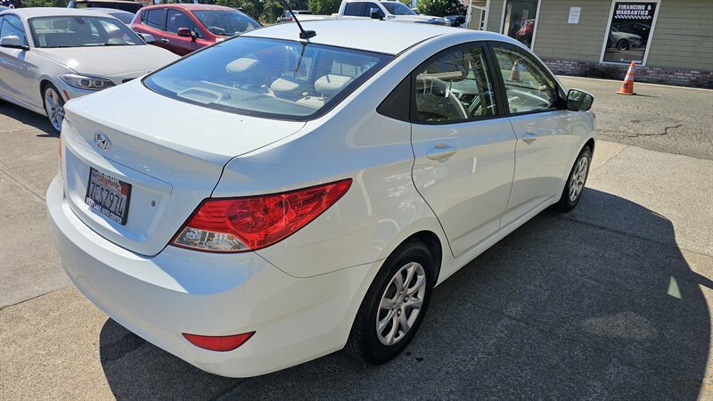 Used 2014 Hyundai Accent GLS FWD image 3