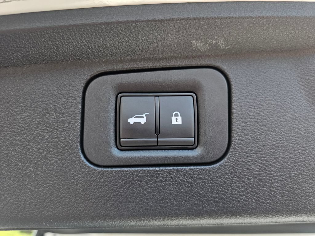 Used 2025 INFINITI QX80 Sensory AWD/4WD image 16