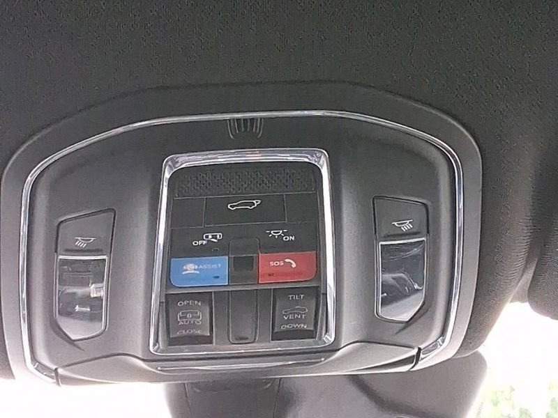 Used 2024 Jeep Grand Cherokee Altitude AWD/4WD image 12