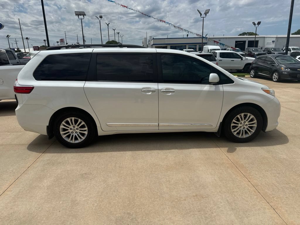Used 2015 Toyota Sienna XLE Premium FWD image 35
