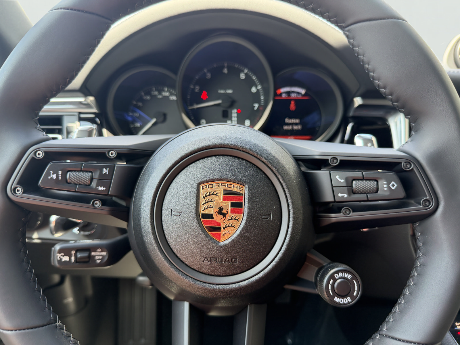 New 2026 Porsche Macan AWD/4WD image 33