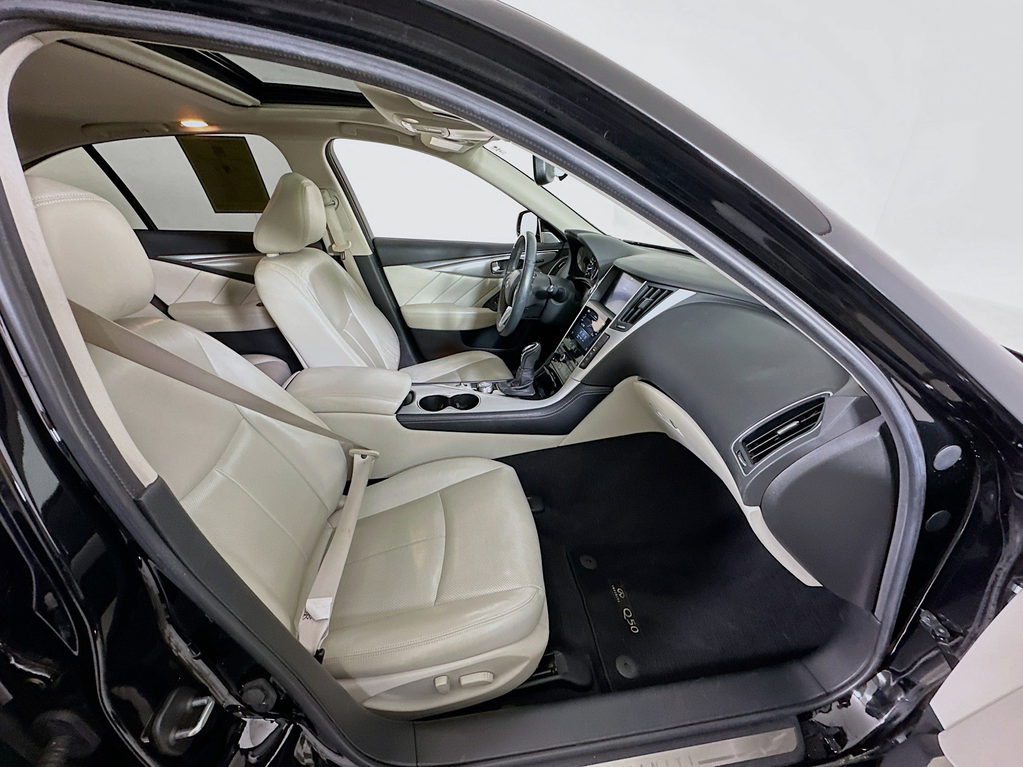 Used 2022 INFINITI Q50 Luxe w/ Cargo Package image 32