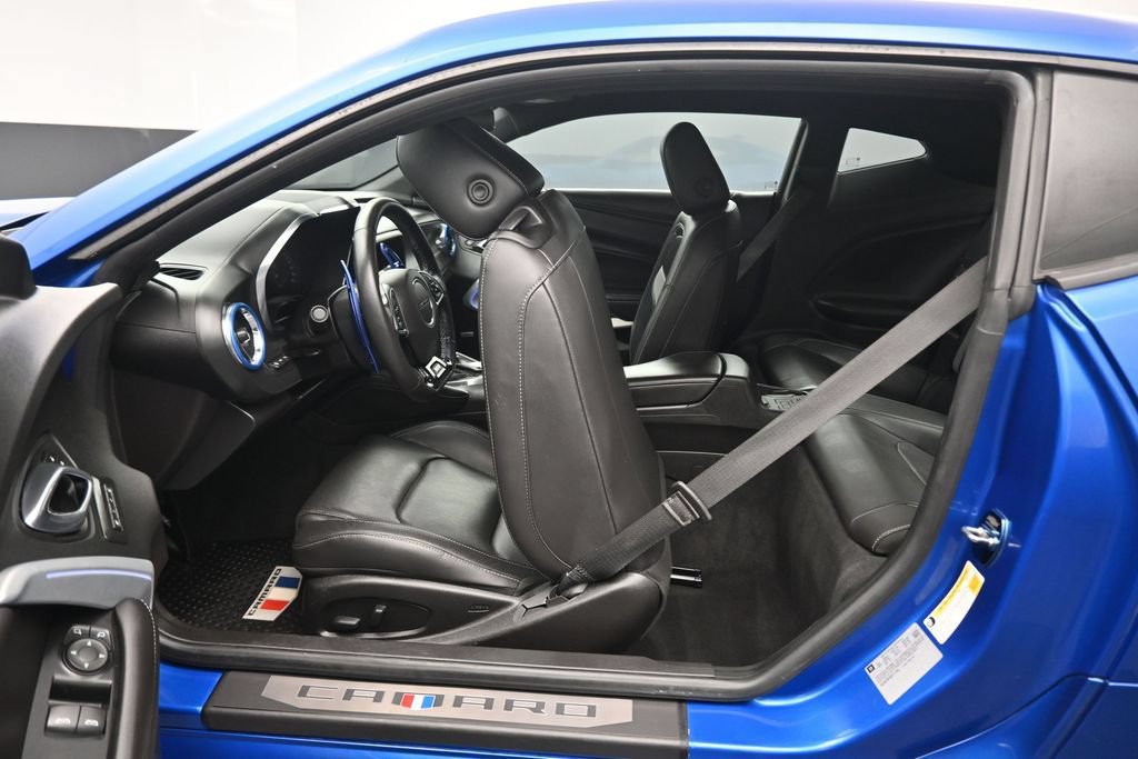 Used 2018 Chevrolet Camaro SS RWD image 31