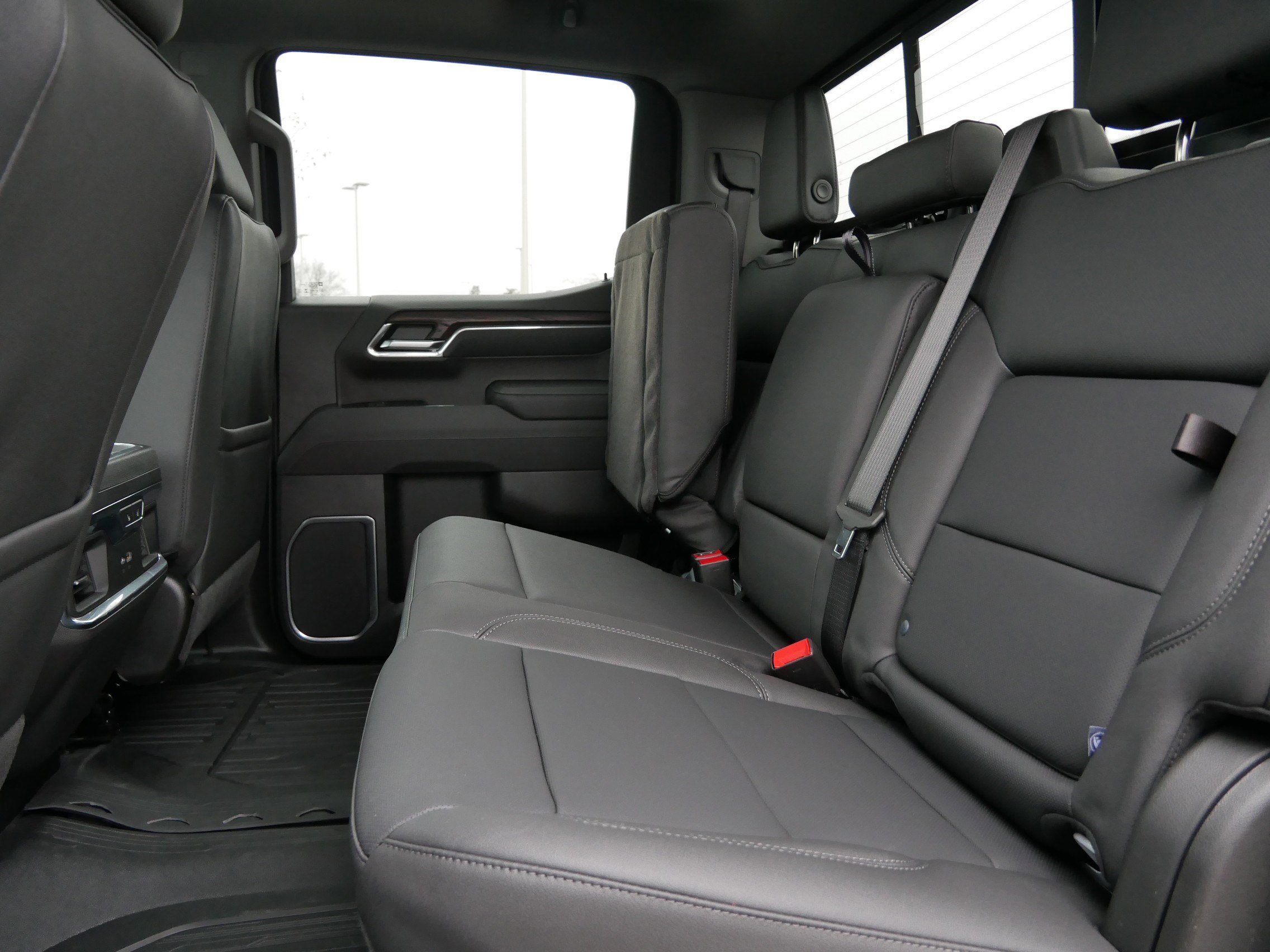 New 2026 GMC Sierra 1500 SLT image 5