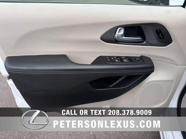 Used 2024 Chrysler Pacifica Touring-L image 20