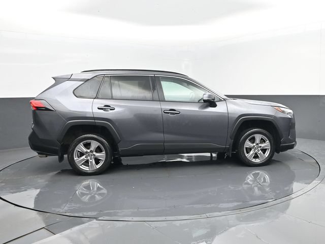 Used 2022 Toyota RAV4 XLE AWD/4WD image 4