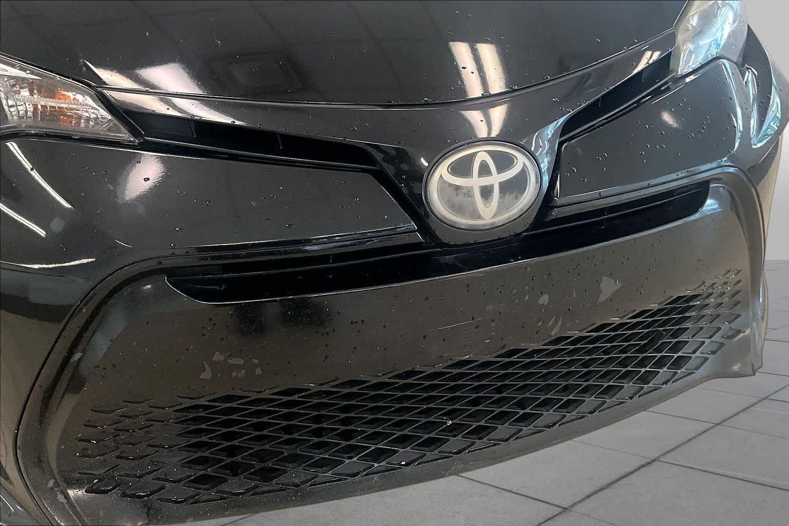 Used 2018 Toyota Corolla SE w/ Carpet Mat Package (TMS) FWD image 28