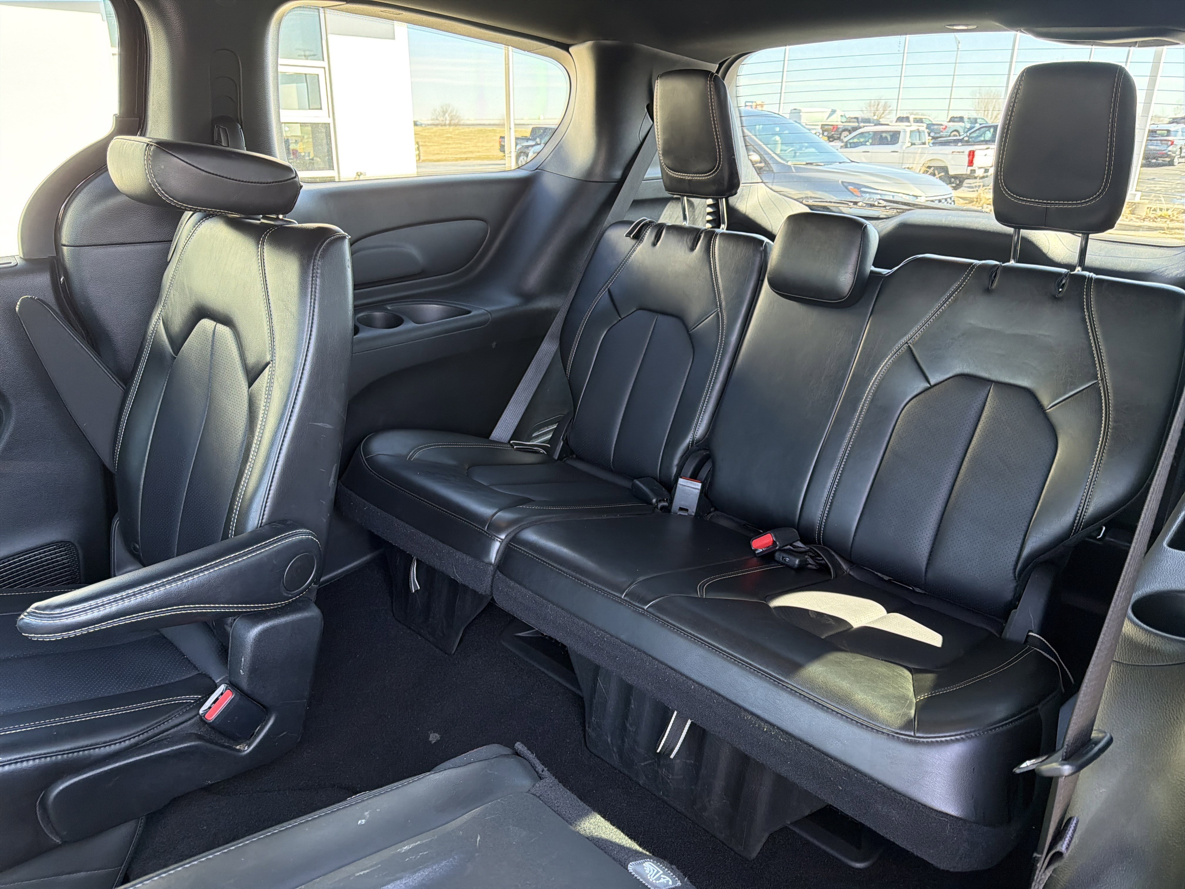 Used 2025 Chrysler Pacifica Select FWD image 21