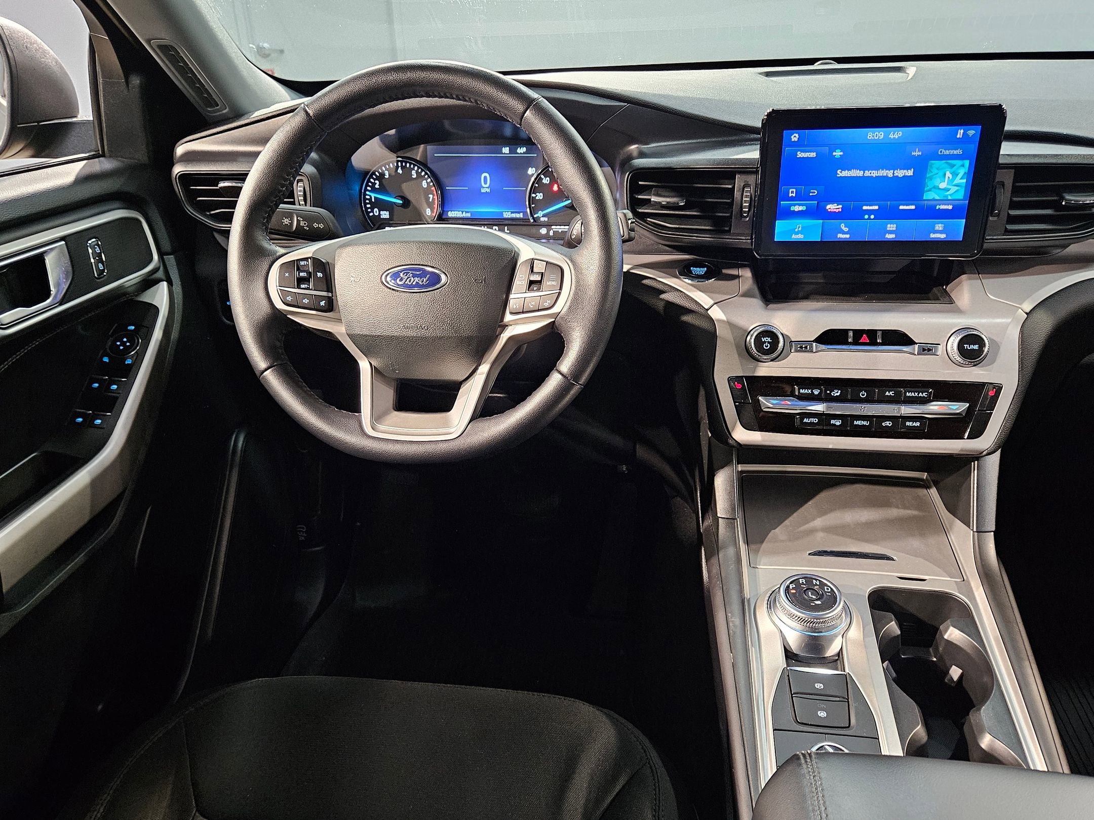 Used 2023 Ford Explorer XLT image 9