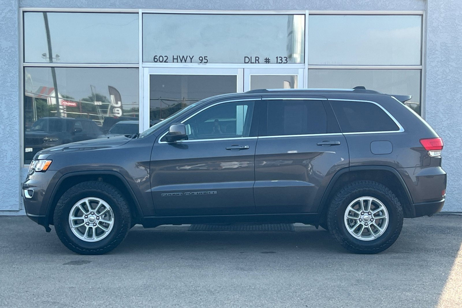 Used 2019 Jeep Grand Cherokee Laredo image 7