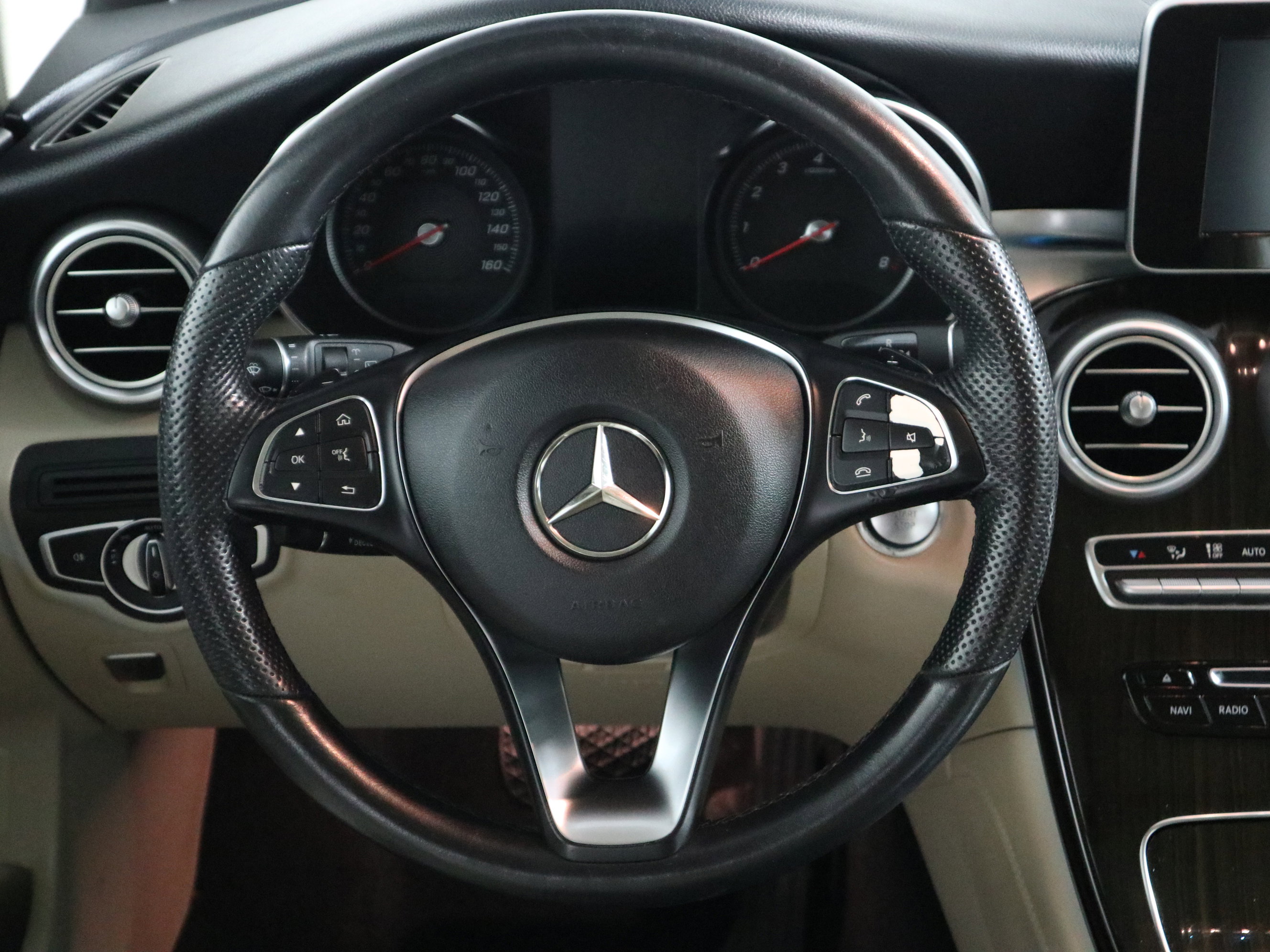 Used 2019 Mercedes-Benz GLC 300 w/ Premium Package image 16