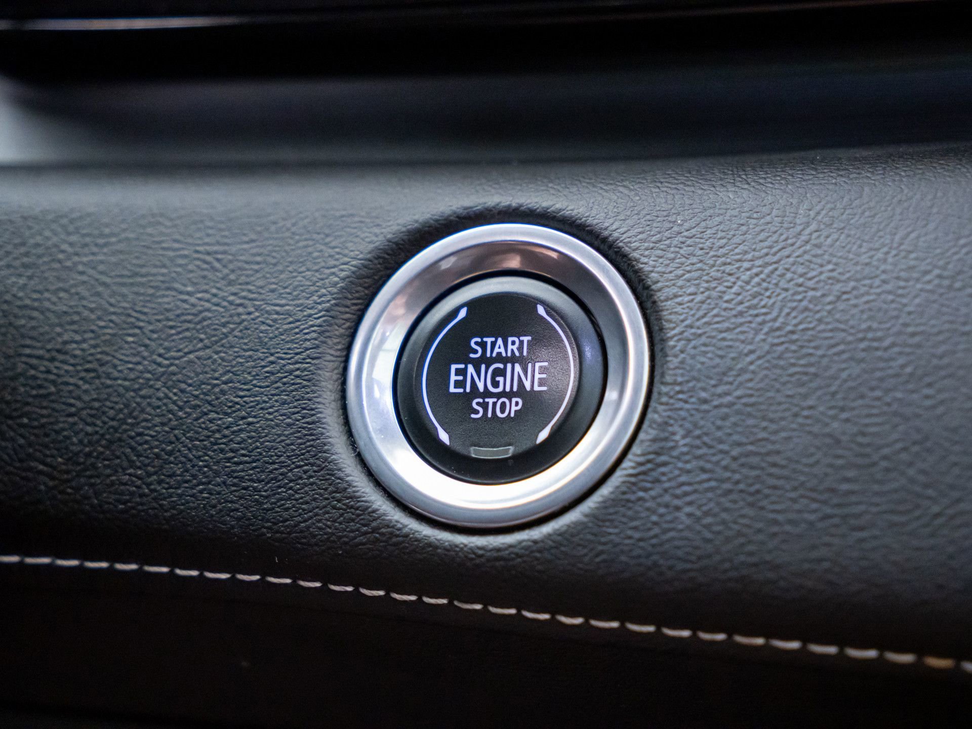 Certified 2021 Cadillac Escalade Premium Luxury AWD/4WD image 26