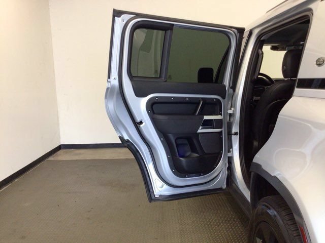 Used 2020 Land Rover Defender 110 SE AWD/4WD image 9
