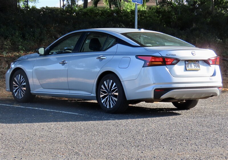 Used 2024 Nissan Altima 2.5 SV FWD image 7