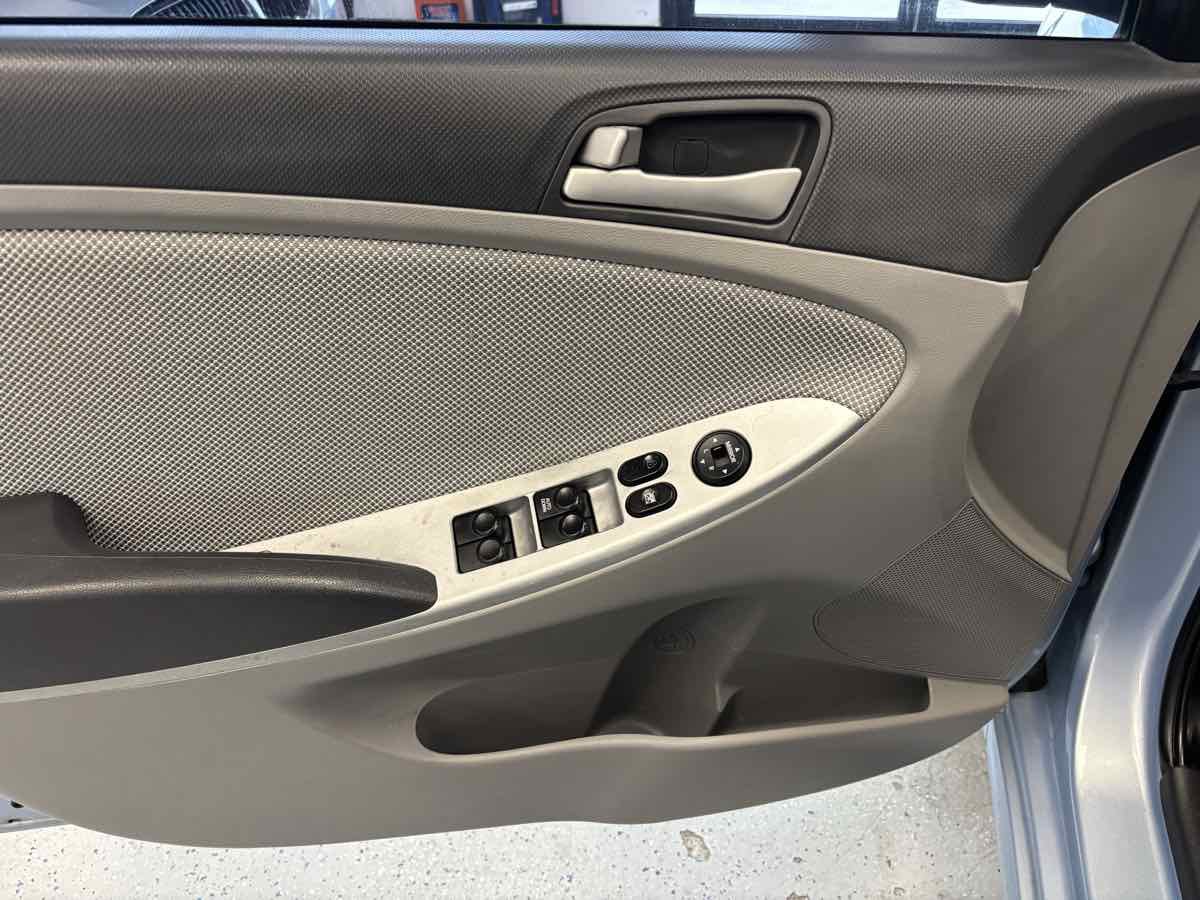 Used 2012 Hyundai Accent GS image 19