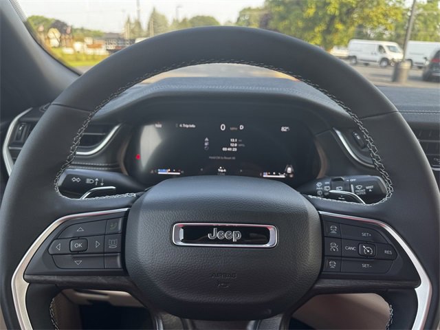 New 2025 Jeep Grand Cherokee Limited w/ Luxury Tech Group II image 24