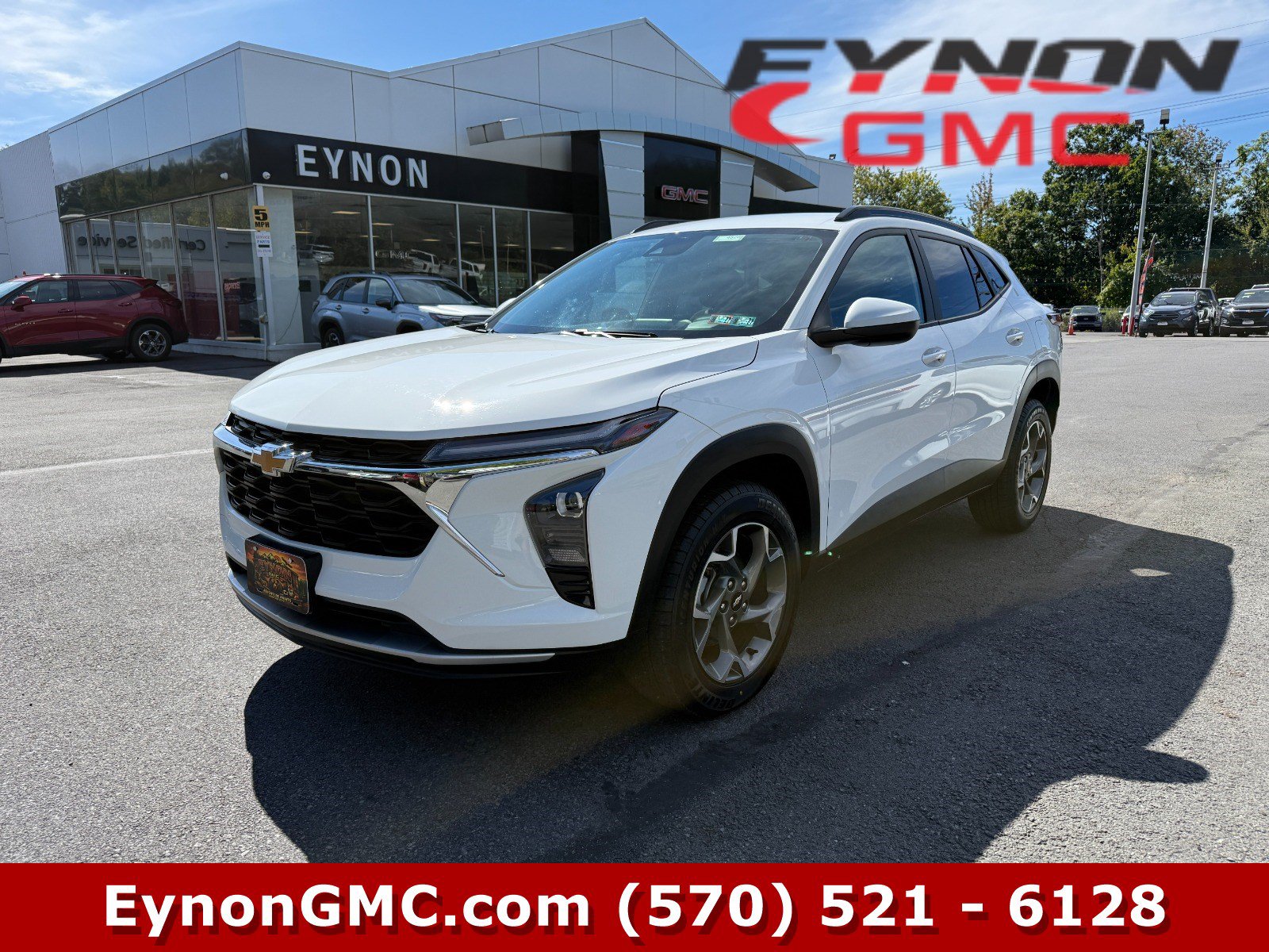 Used 2025 Chevrolet Trax LT FWD image 1