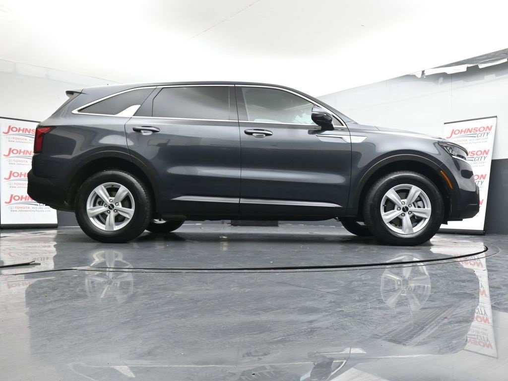 Used 2023 Kia Sorento LX image 41