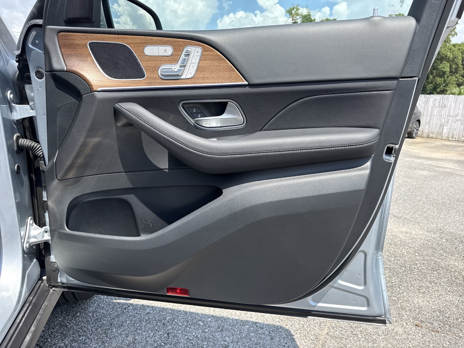 Certified 2025 Mercedes-Benz GLE 350 4MATIC image 30