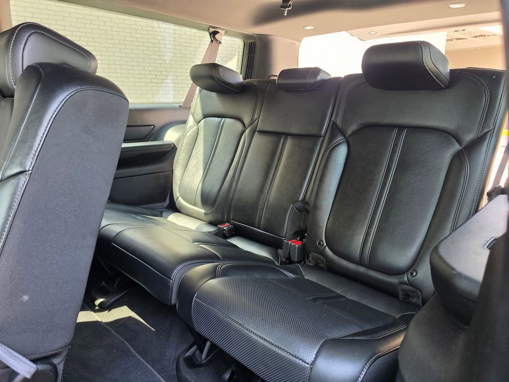 Used 2024 Jeep Wagoneer L Series II image 35