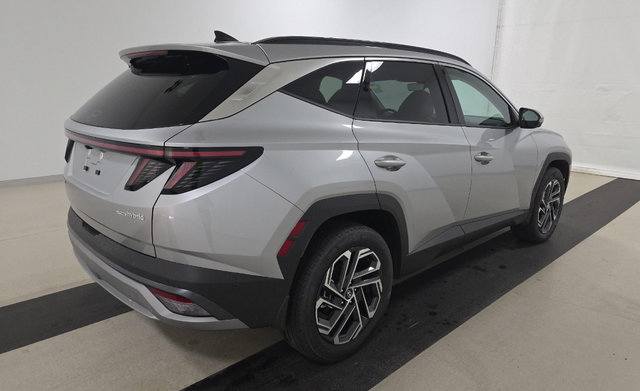 Used 2025 Hyundai Tucson Limited AWD/4WD image 3