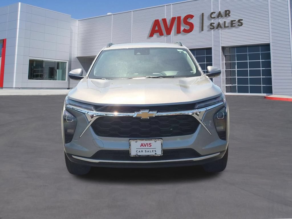 Used 2025 Chevrolet Trax LT w/ LT Convenience Package FWD image 2