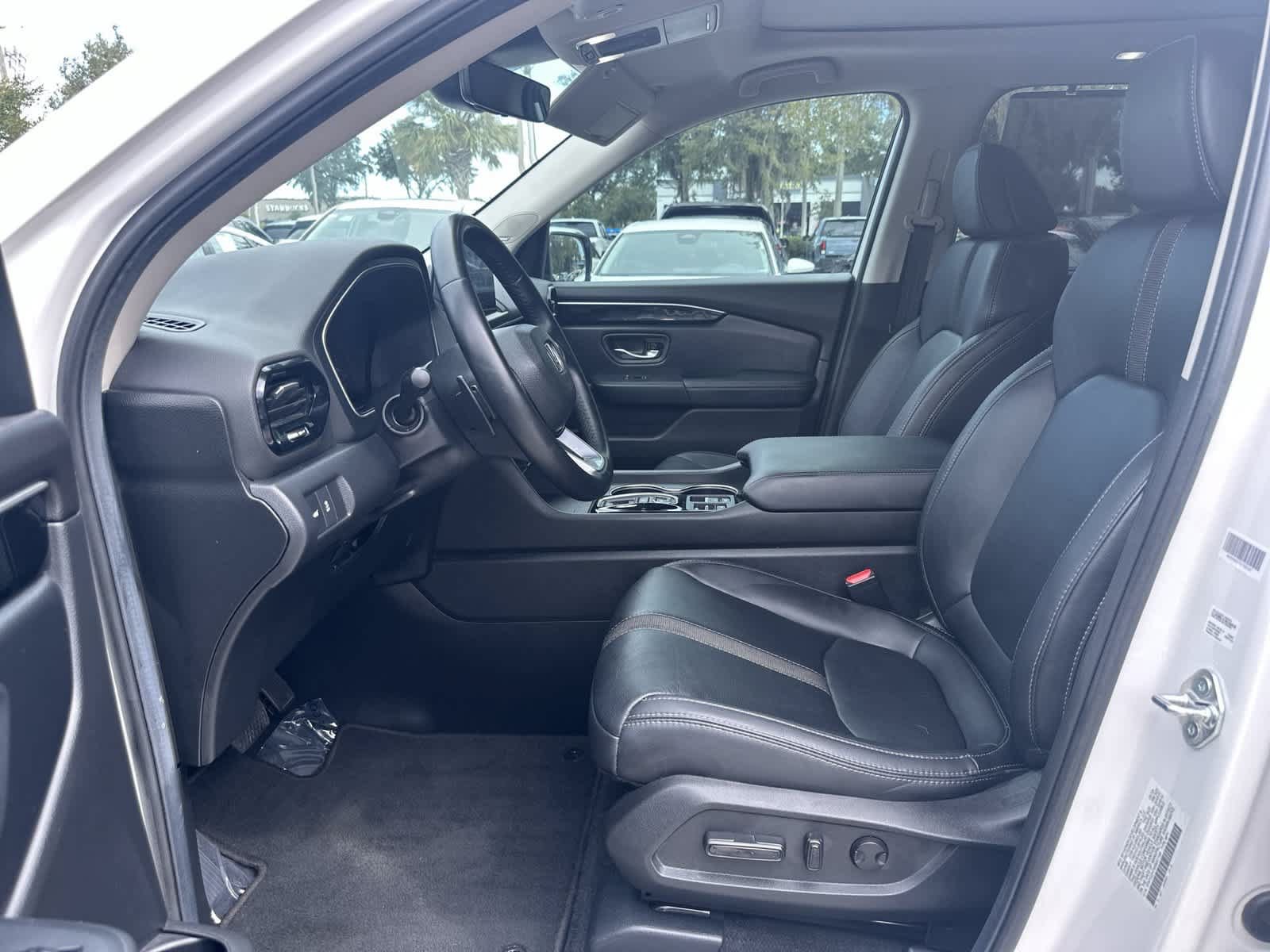 Used 2025 Honda Pilot Touring image 12