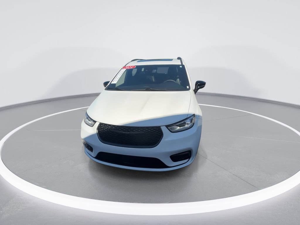 Used 2025 Chrysler Pacifica Limited FWD image 3