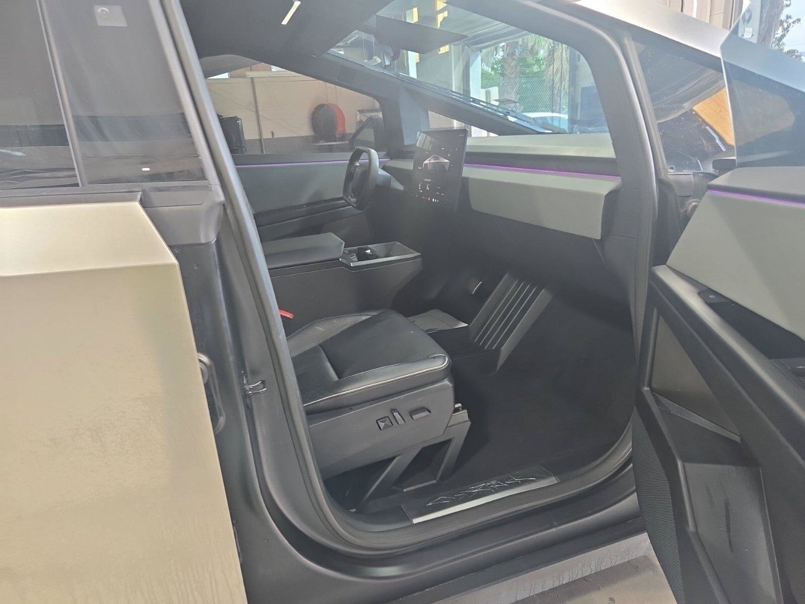 Used 2025 Tesla Cybertruck AWD Crew Cab image 12