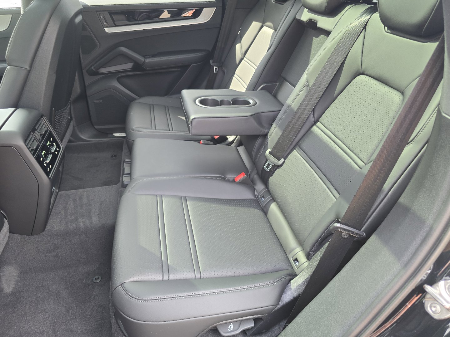 Used 2026 Porsche Cayenne E-Hybrid image 32