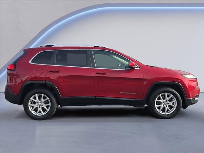 Used 2017 Jeep Cherokee Latitude w/ Safety/Convenience Group image 6
