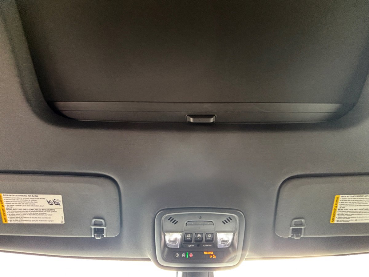 Used 2023 Chevrolet Traverse Premier image 7