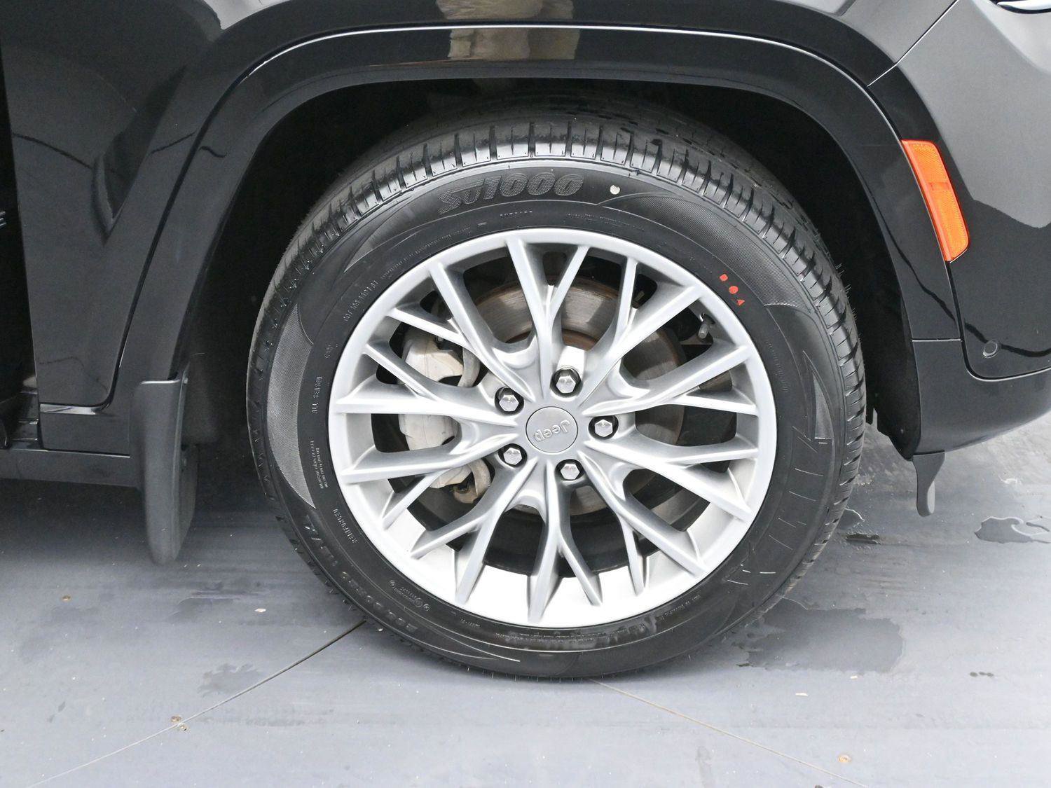 Used 2023 Jeep Grand Cherokee Summit w/ Adv Protech Group IV AWD/4WD image 37